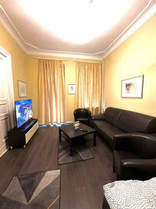 Schoenes Grosses Apartment Im Zentrum Berlins Bagian luar foto