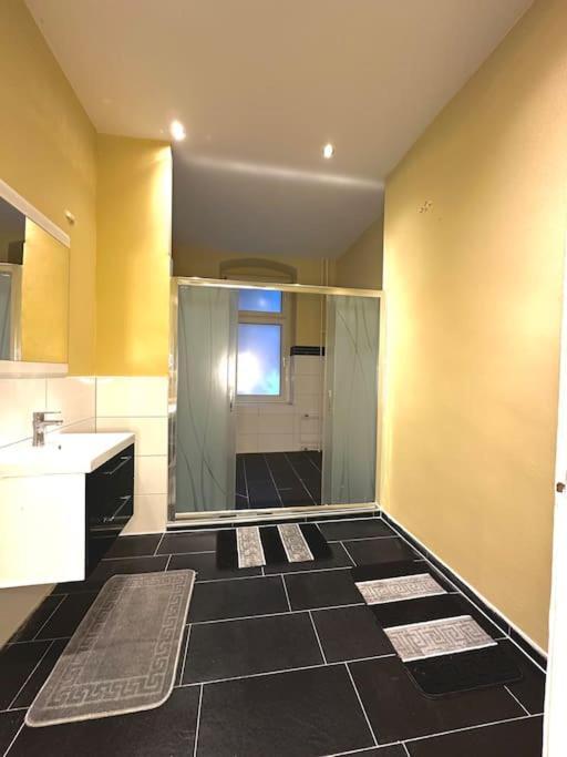 Schoenes Grosses Apartment Im Zentrum Berlins Bagian luar foto
